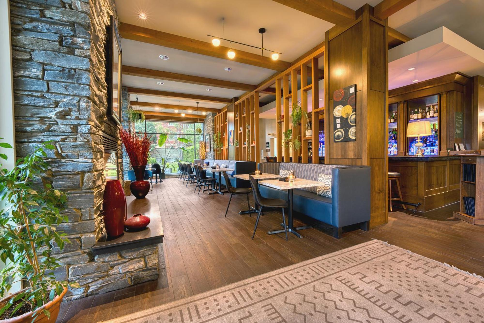 Oswego 4* Victoria